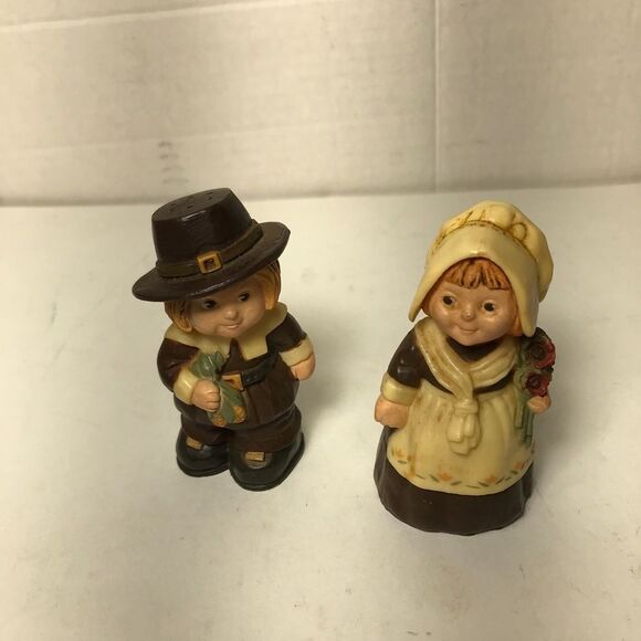 Vintage Hallmark Thanksgiving Pilgrims Salt and Pepper Shakers - Picture 1 of 6